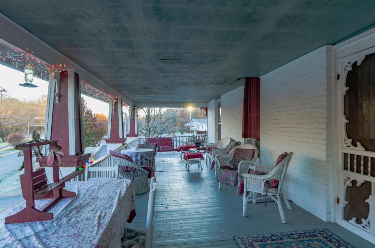 Armour'S Hotel & Spa Red Boiling Springs Exteriör bild